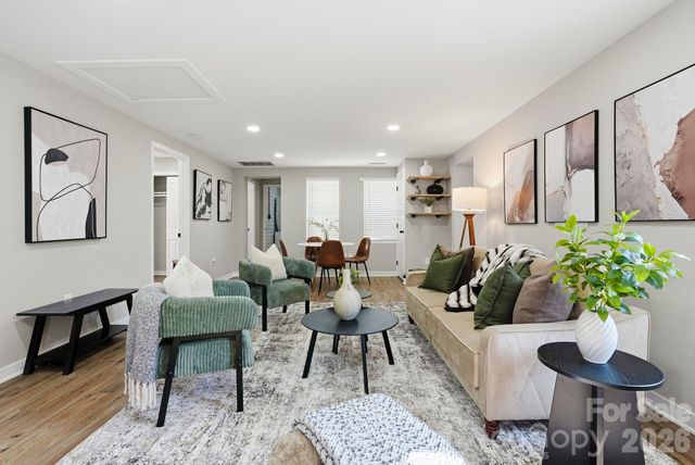 326 Lyndhurst Drive, Hendersonville, NC 28971