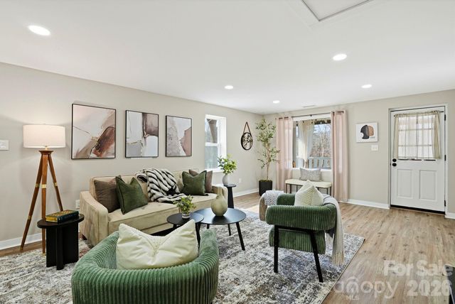 326 Lyndhurst Drive, Hendersonville, NC 28971