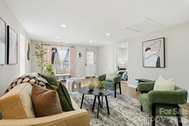 326 Lyndhurst Drive, Hendersonville, NC 28971