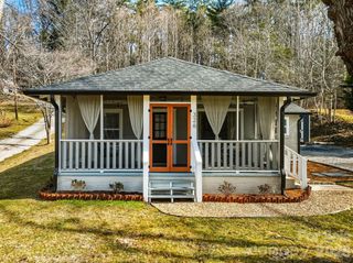 326 Lyndhurst Drive, Hendersonville, NC 28971