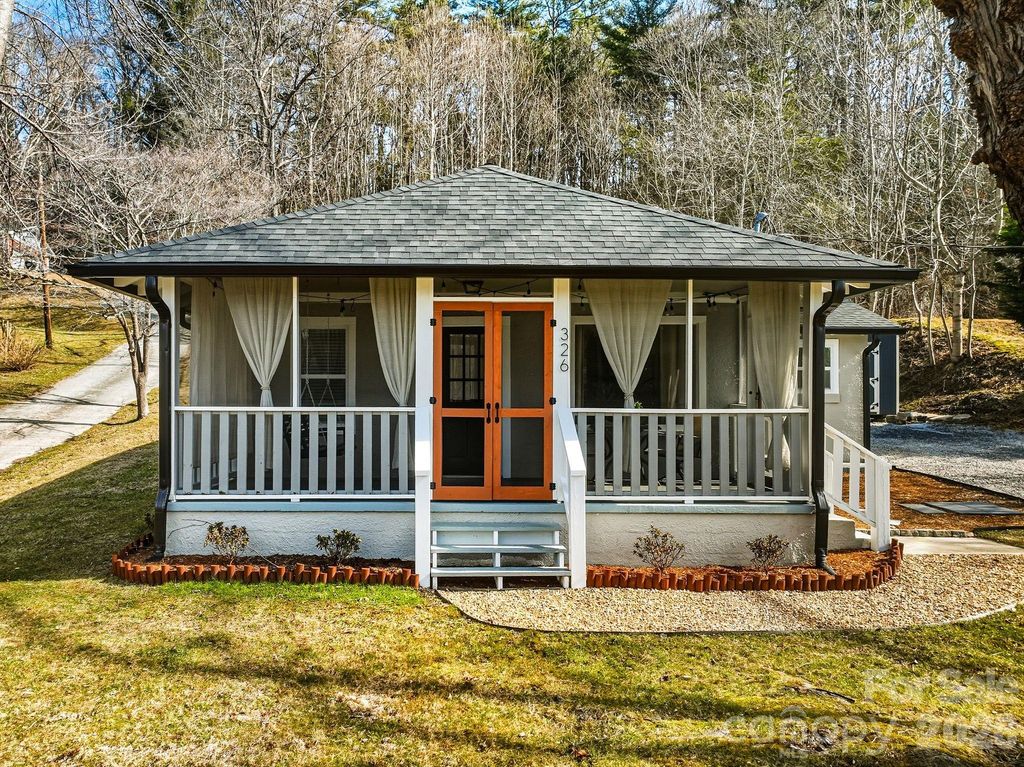 326 Lyndhurst Drive, Hendersonville, NC 28971