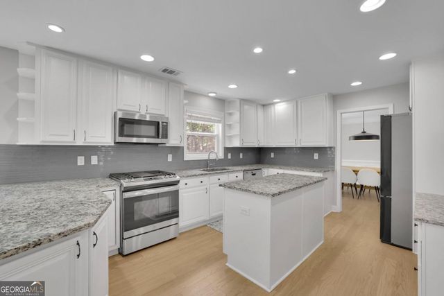 4418 Shellie Lane, Oakwood, GA 30566