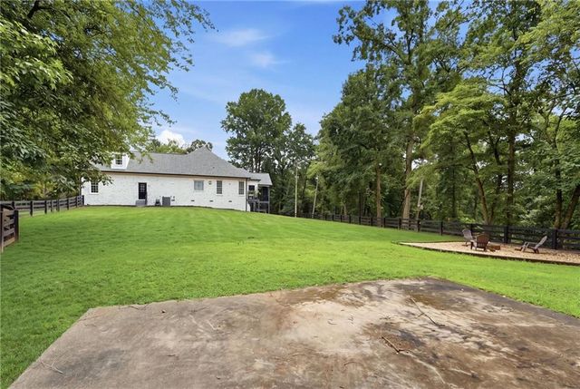 8665 Bay Drive, Gainesville, GA 30506