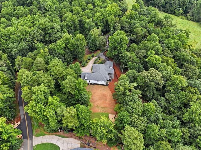 8665 Bay Drive, Gainesville, GA 30506