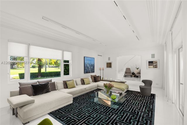 1261 N Greenway Dr, Coral Gables, FL 33134