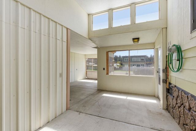 19014 W Bunker Rd, Cheney, WA 99004