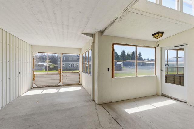 19014 W Bunker Rd, Cheney, WA 99004