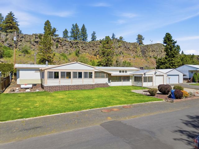 19014 W Bunker Rd, Cheney, WA 99004