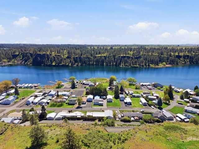 19014 W Bunker Rd, Cheney, WA 99004