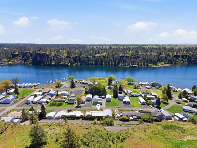 19014 W Bunker Rd, Cheney, WA 99004