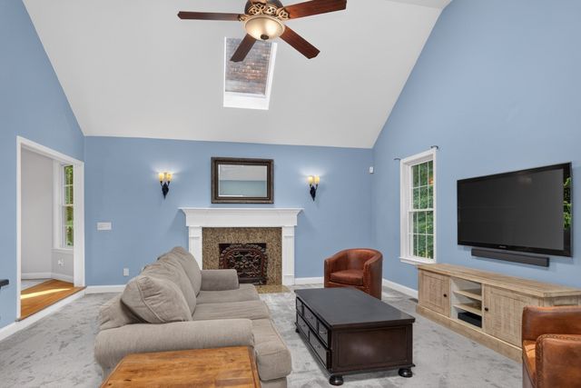 51 Danforth Ln, Bolton, MA 01740