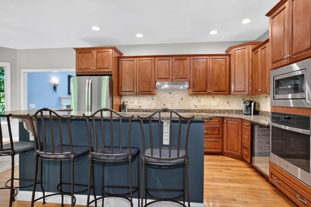 51 Danforth Ln, Bolton, MA 01740