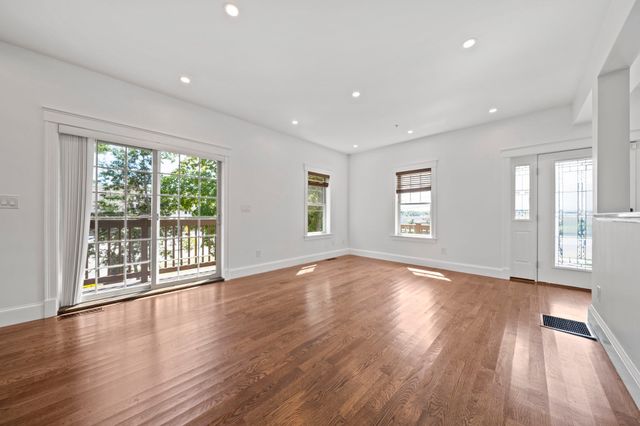 248 Presidents Ln 6, Quincy, MA 02169