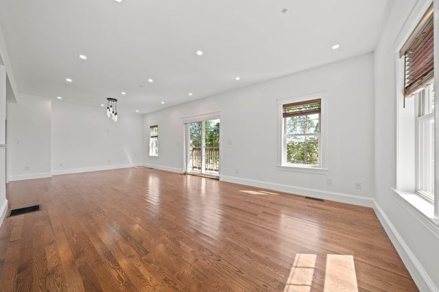 248 Presidents Ln 6, Quincy, MA 02169