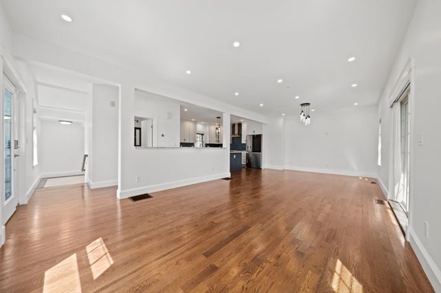 248 Presidents Ln 6, Quincy, MA 02169
