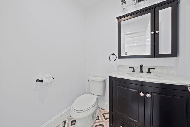 248 Presidents Ln 6, Quincy, MA 02169