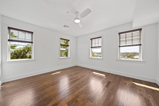 248 Presidents Ln 6, Quincy, MA 02169