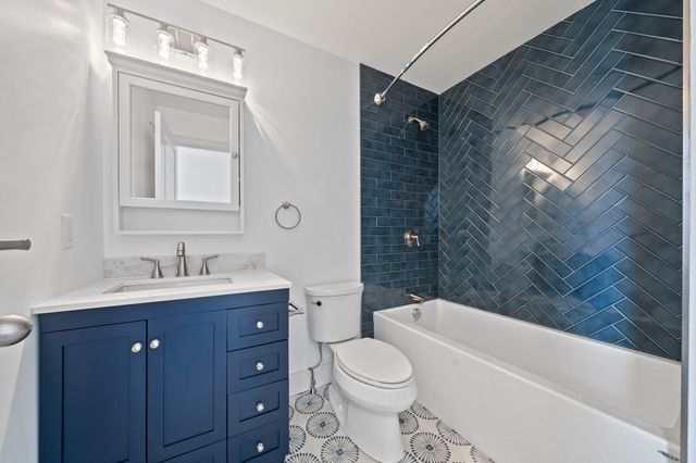 248 Presidents Ln 6, Quincy, MA 02169