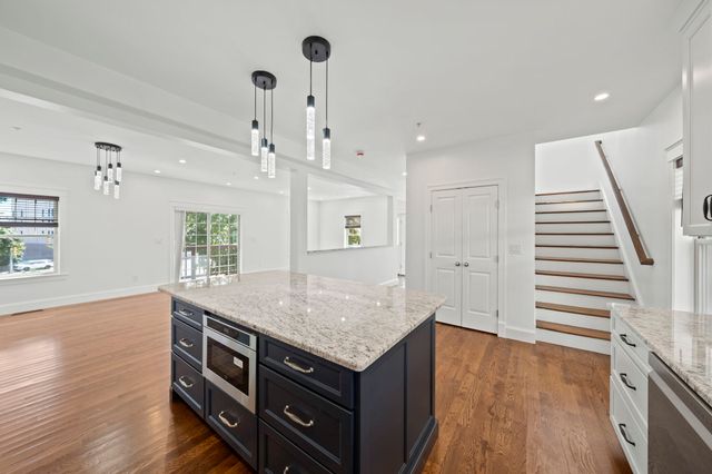 248 Presidents Ln 6, Quincy, MA 02169