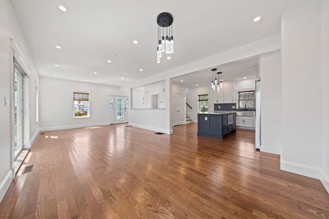 248 Presidents Ln 6, Quincy, MA 02169