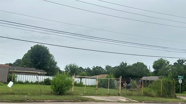 1916 Peachwood Drive, Pasadena, TX 77502