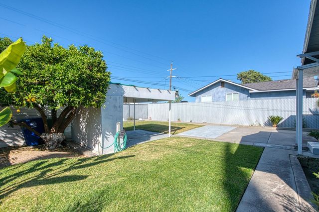 2434 Yerba Street, Selma, CA 93662