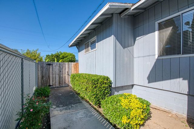 2434 Yerba Street, Selma, CA 93662