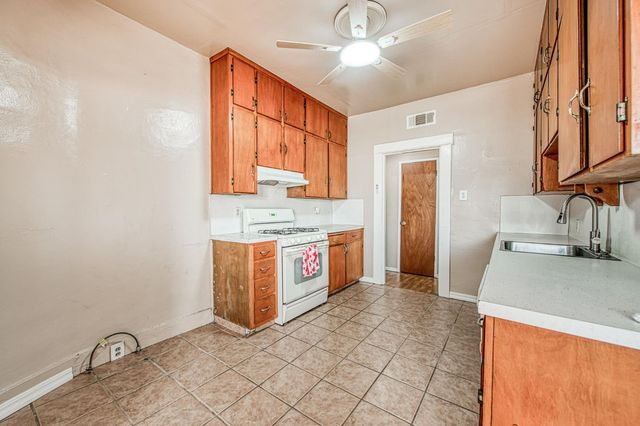 2434 Yerba Street, Selma, CA 93662