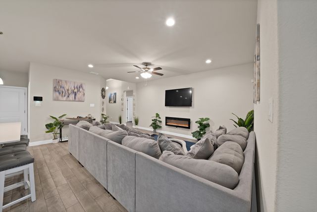 312 Frenchpark Drive, Fort Worth, TX 76052