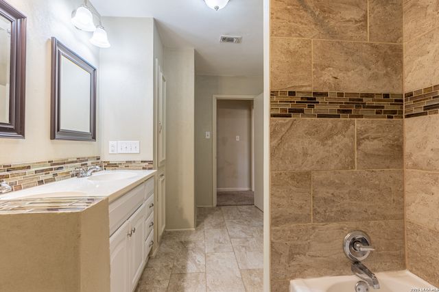 352 TUTTLE RD, Terrell Hills, TX 78209