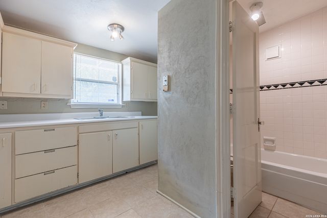 352 TUTTLE RD, Terrell Hills, TX 78209