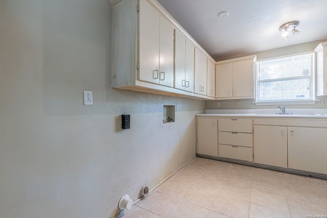 352 TUTTLE RD, Terrell Hills, TX 78209