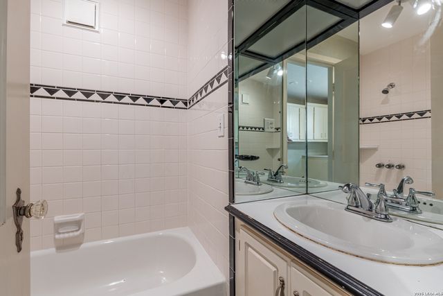 352 TUTTLE RD, Terrell Hills, TX 78209