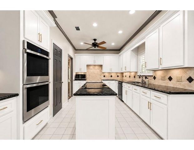 1723 Hidden Villas Drive, Kingwood, TX 77339