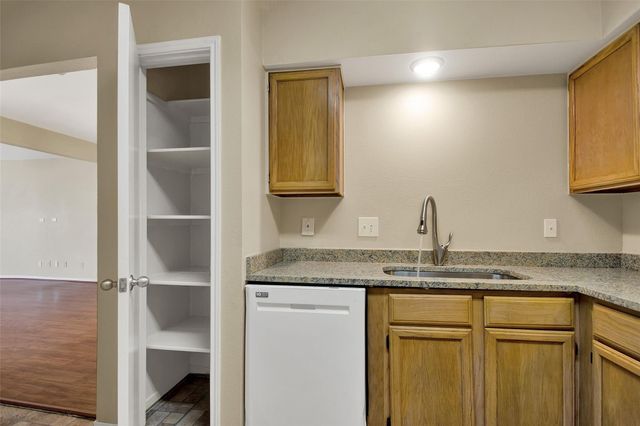 2203 Place Rebecca Lane C2, Houston, TX 77090