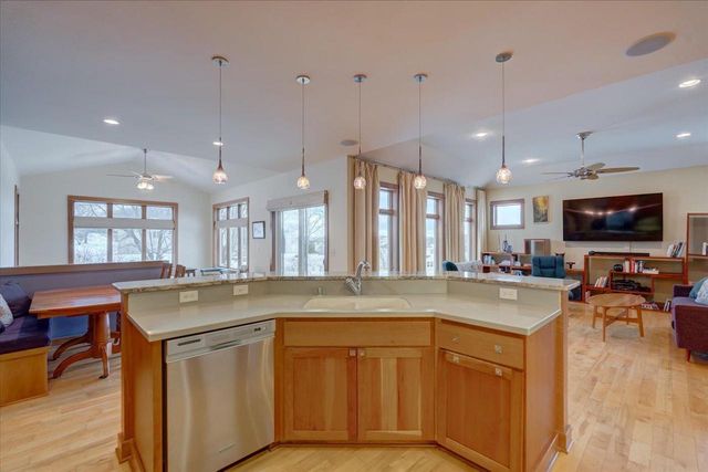 4873 Highwood Circle, Middleton, WI 53562