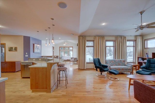 4873 Highwood Circle, Middleton, WI 53562