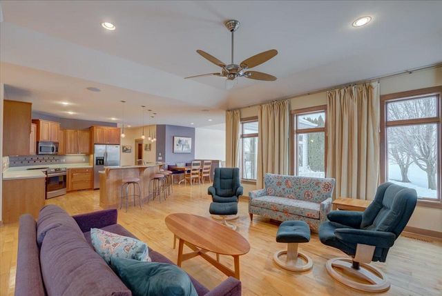 4873 Highwood Circle, Middleton, WI 53562