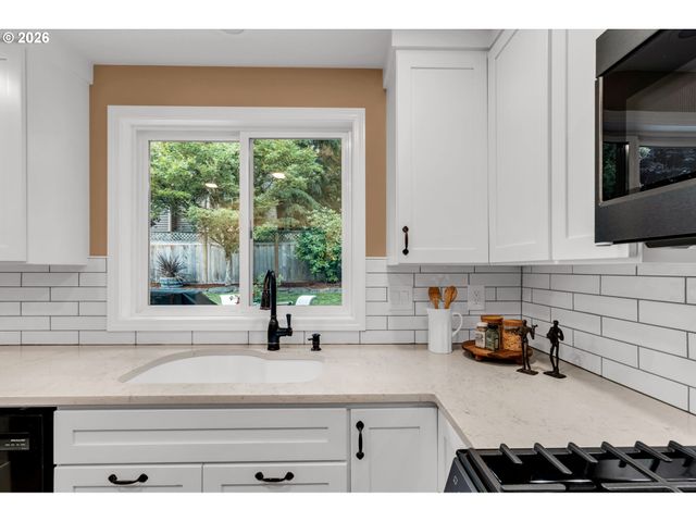 11541 Sw WOODLEE HEIGHTS Ct Sw, Portland, OR 97219