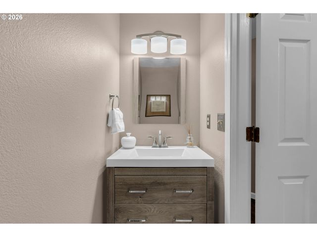 11541 Sw WOODLEE HEIGHTS Ct Sw, Portland, OR 97219