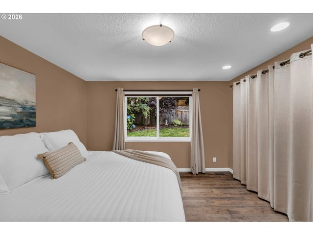 11541 Sw WOODLEE HEIGHTS Ct Sw, Portland, OR 97219