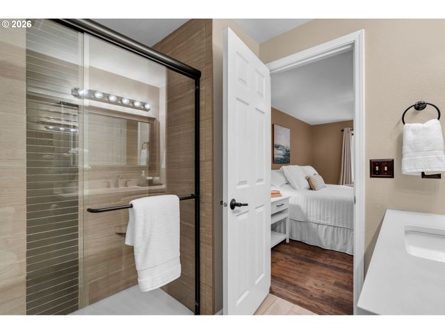 11541 Sw WOODLEE HEIGHTS Ct Sw, Portland, OR 97219