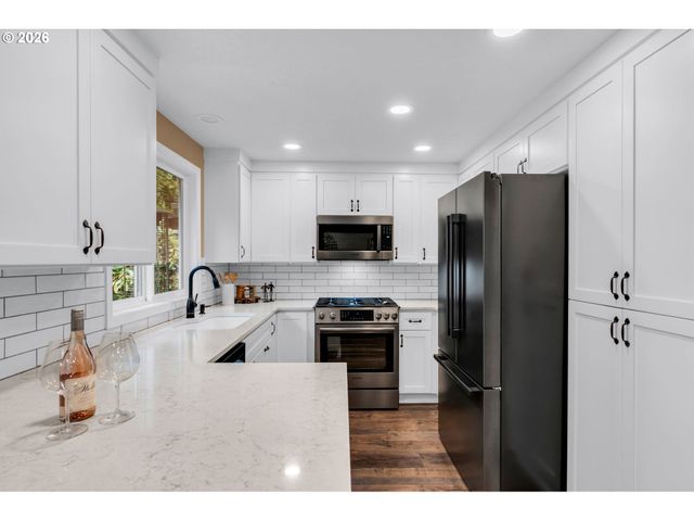 11541 Sw WOODLEE HEIGHTS Ct Sw, Portland, OR 97219