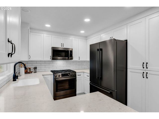 11541 Sw WOODLEE HEIGHTS Ct Sw, Portland, OR 97219