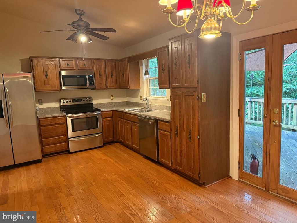 11949 COTTON MILL DR, Woodbridge, VA 22192