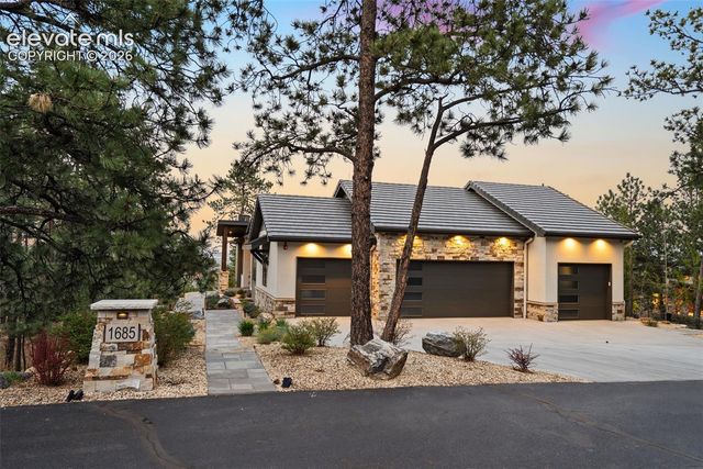 1685 Oakmoor Heights, Colorado Springs, CO 80906