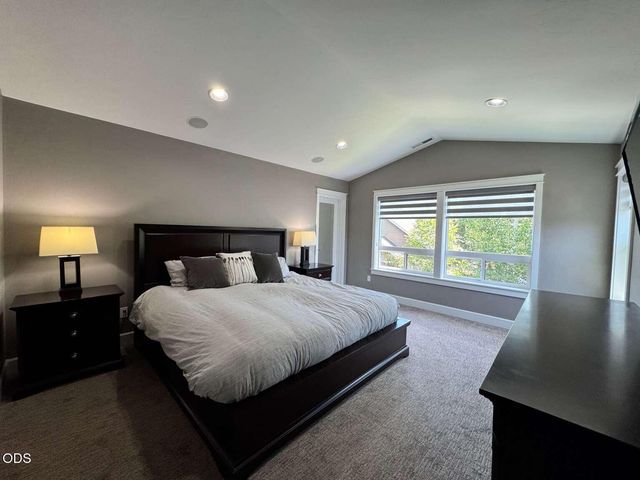 61152 SE Sydney Harbor Drive, Bend, OR 97702