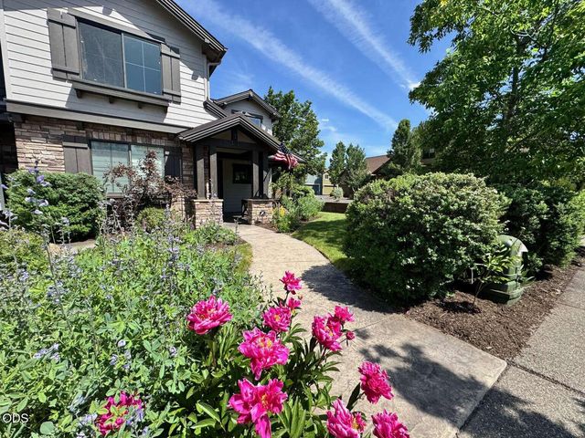 61152 SE Sydney Harbor Drive, Bend, OR 97702