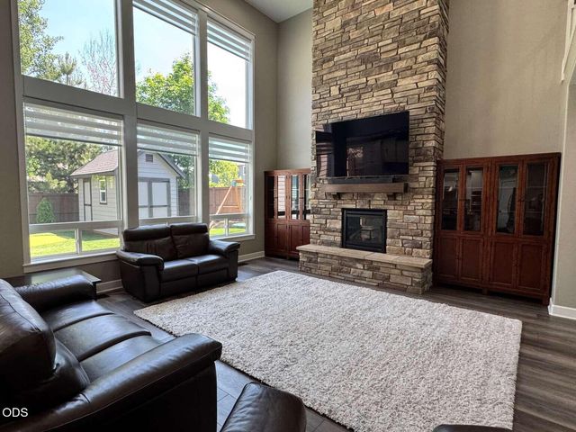 61152 SE Sydney Harbor Drive, Bend, OR 97702
