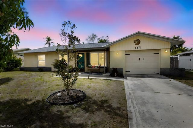 1371 Torreya CIR, North Fort Myers, FL 33917